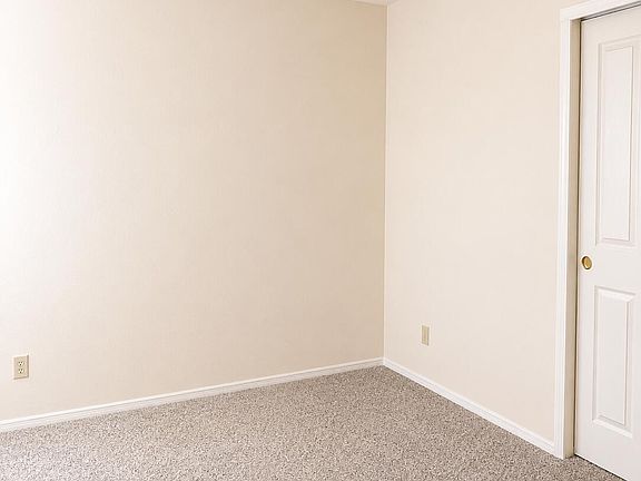 3rd image of 1612 Patti Pl NE