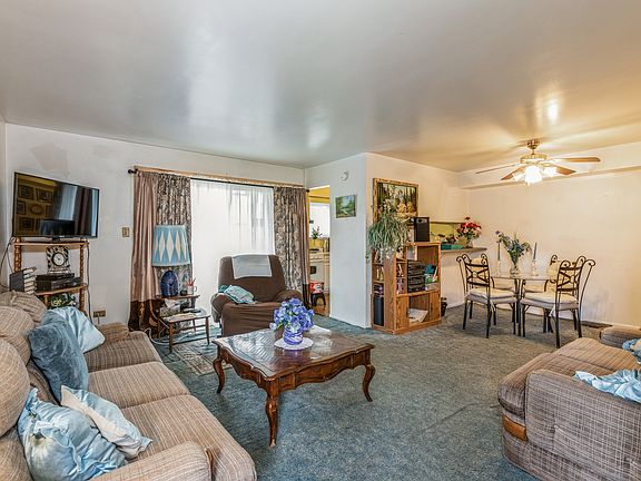 4th image of 20127 Woodale St #154