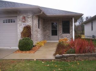 309 Autumnwood Ln, Dixon, IL 61021