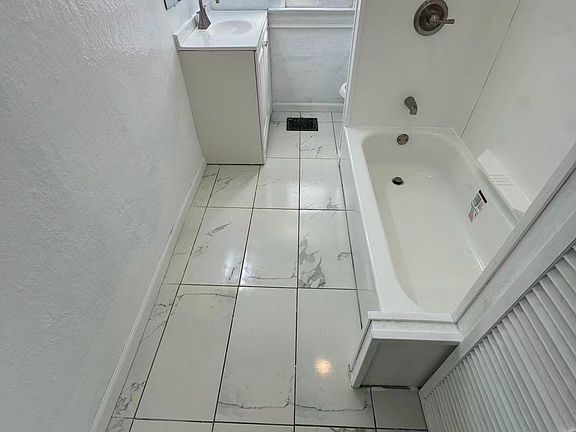 5th image of 21 Oakwood Rd APT 2