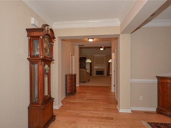 4th image of 711 Parkside Dr