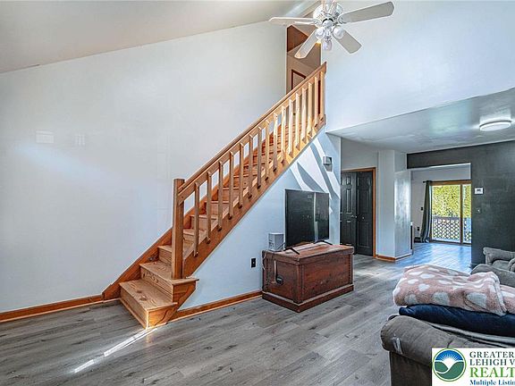 4th image of 2725 Victoria Ln