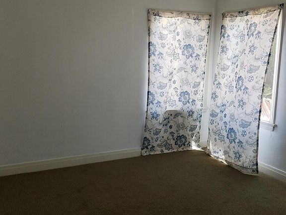 bedroom 1 new carpet , new paint