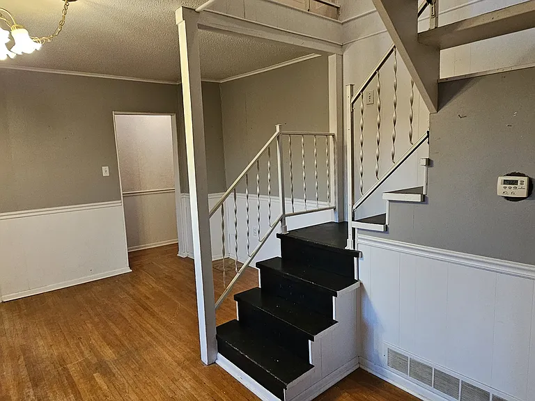 24 Mulberry St #1/2 — Photo 10