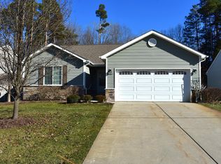 9987 Whispering Woods Dr, Pinckney, MI 48169