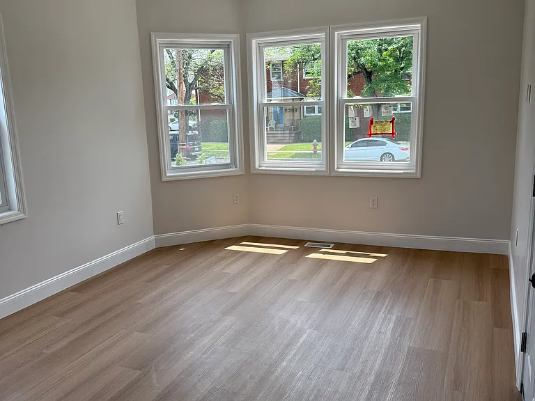 525 E Price St — Photo 7