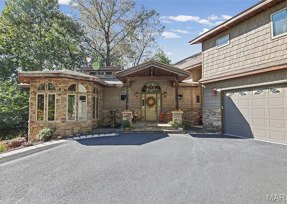 1st image of 1003 Berry Ln