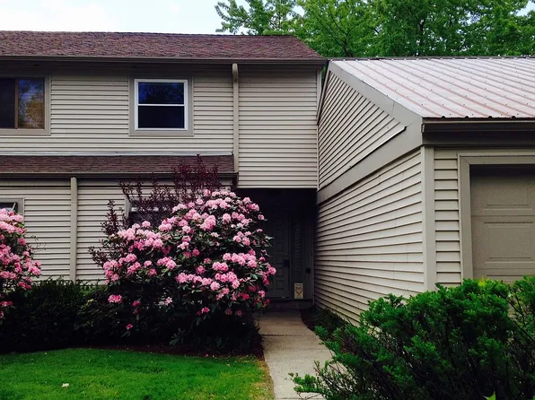 417 Locust Hl, Shelburne, VT 05482