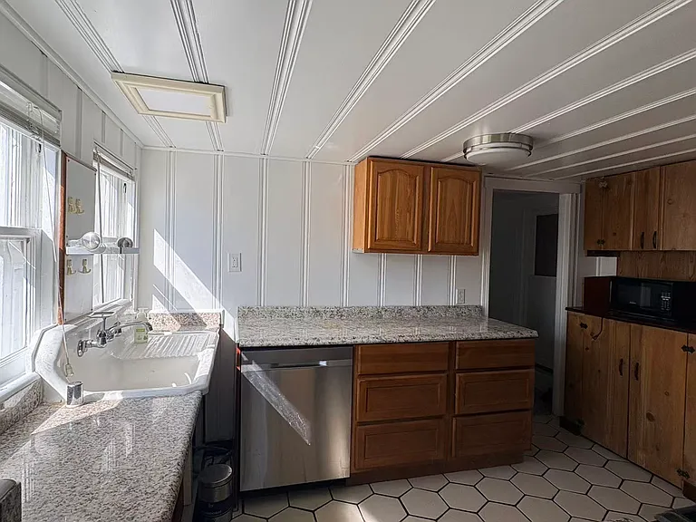 619 E 19th St — Photo 5