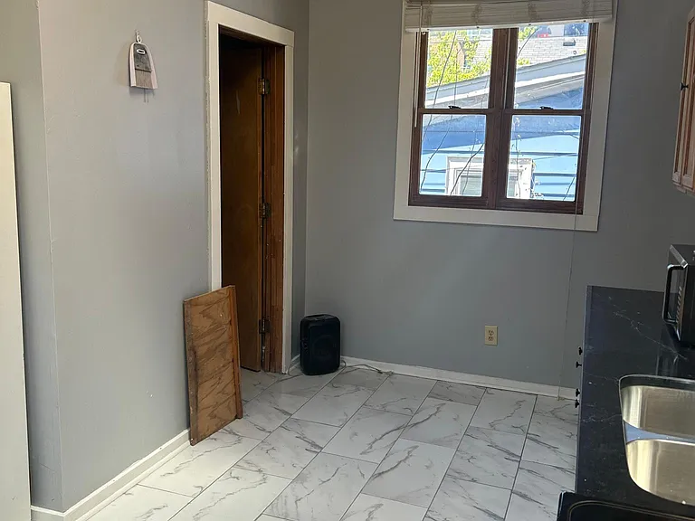 18 Rogge St #A — Photo 11