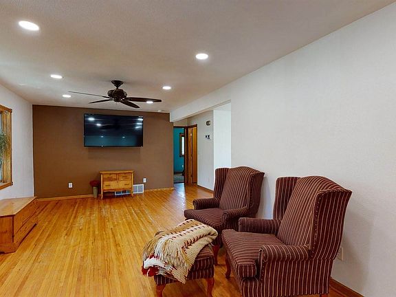 4th image of 410 7th St NW