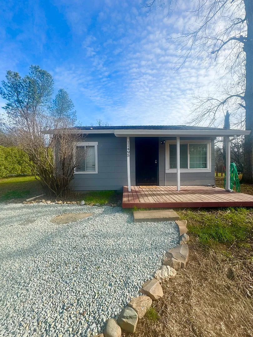 Beautiful Cottage Style Home — Photo 1