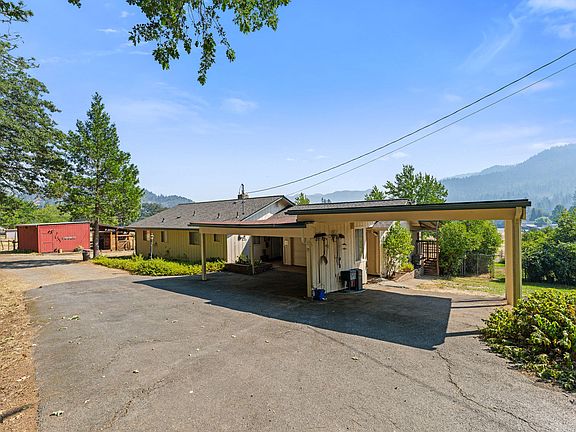 3rd image of 1843 W Evans Creek Rd