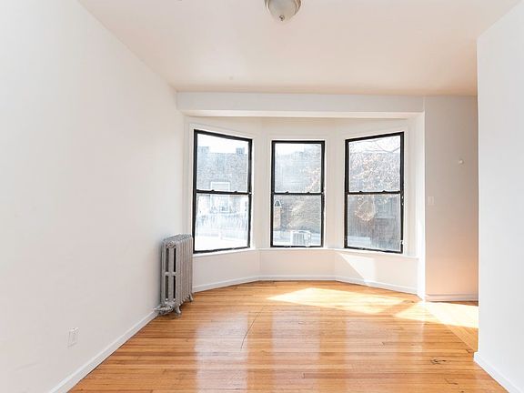 4th image of 730 W Cornelia Ave APT 306
