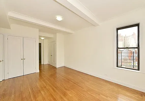 Rented by Buchbinder & Warren | media 4