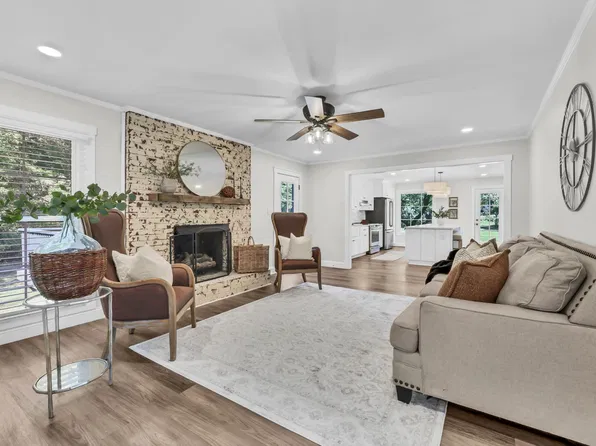351 Hampshire Dr, Clarksville, TN 37043