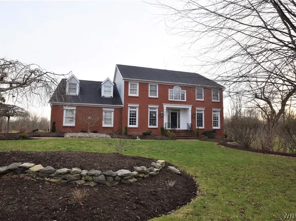 8145 Floss Ln, East Amherst, NY 14051