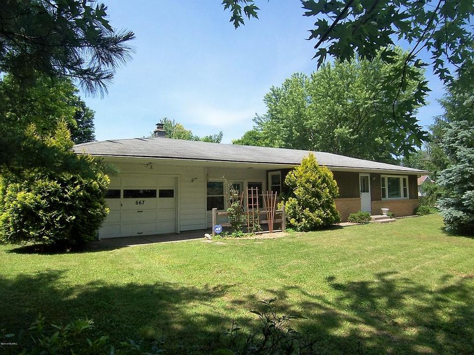 1st image of 667 Oriole St