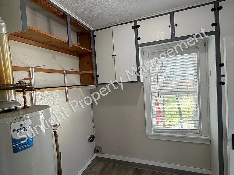 804 W 4th St — Photo 10