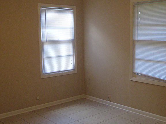 3rd image of 215 Garden Dr