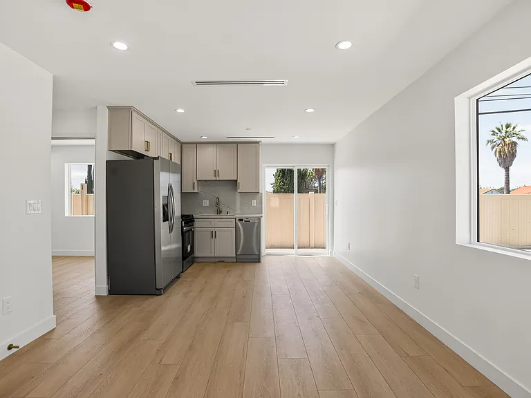 11502 Valjean Ave #1/2 — Photo 4