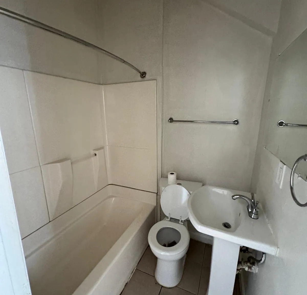 2 bed, 825 sqft, $1,900 — Photo 3