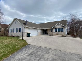 8638 S Shepard Ave, Oak Creek, WI 53154