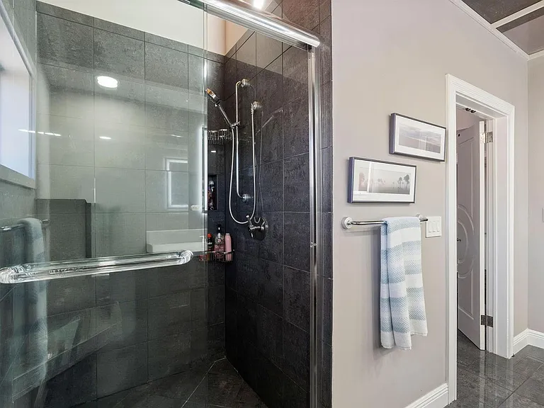 16 Portside Dr #16C — Photo 72