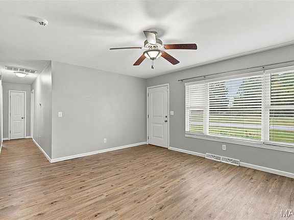5th image of 55 Country Place Ln