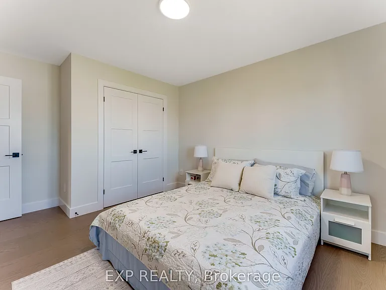 266 Hesselman Cres — Photo 26