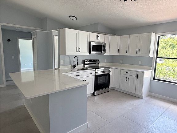 5th image of 745 17th Ln SW
