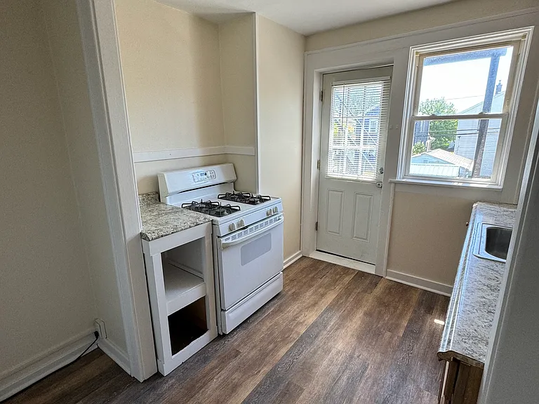 1164 Kenmore Ave #11 — Photo 2