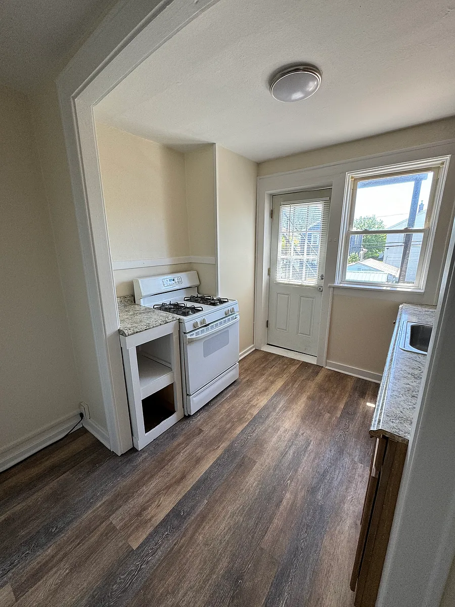 Building Photo - 1164 Kenmore Ave #11