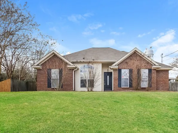 213 Hummingbird Dr, Deatsville, AL 36022