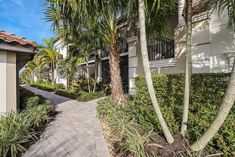 2 bed, 2.0 bath, 1355 sqft, $3,400 — Photo 3
