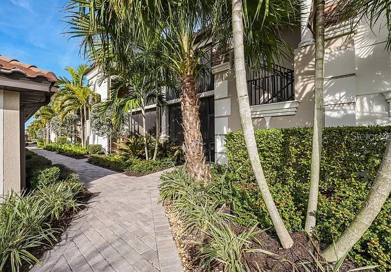 5664 Palmer Cir #202 — Photo 3