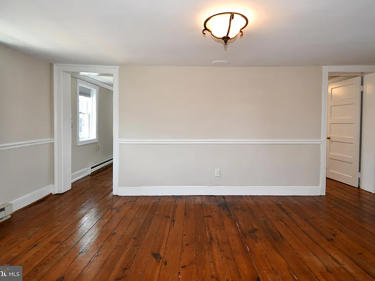 17 Apt #1 — Photo 11