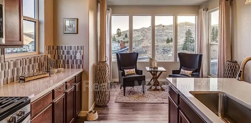 3 bed, 2.5 bath, 1882 sqft, $3,400 — Photo 3