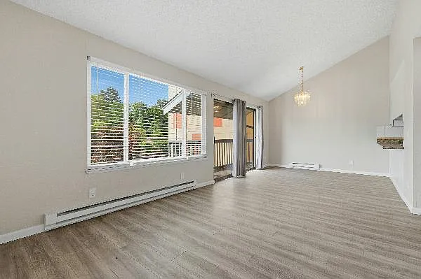Large living and dining room area 22 feet long!