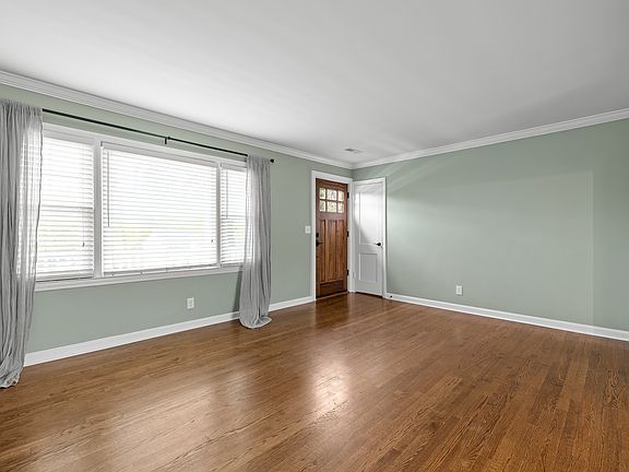 4th image of 1211 W Fairfax Dr