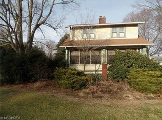 1379 Orchard Ct, Mineral Ridge, OH 44440