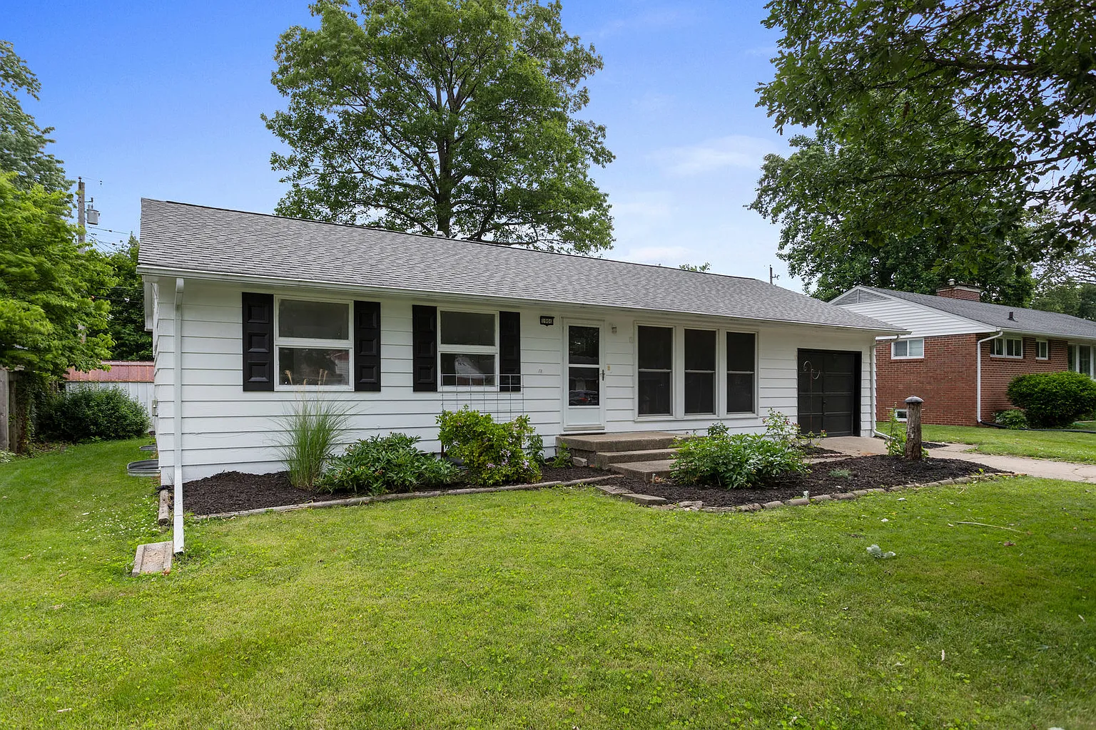 1900 Broadmoor Dr photo 1
