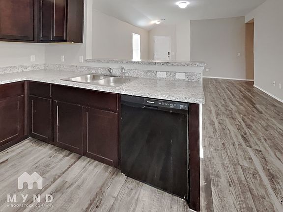 4th image of 1900 Hannah Ln