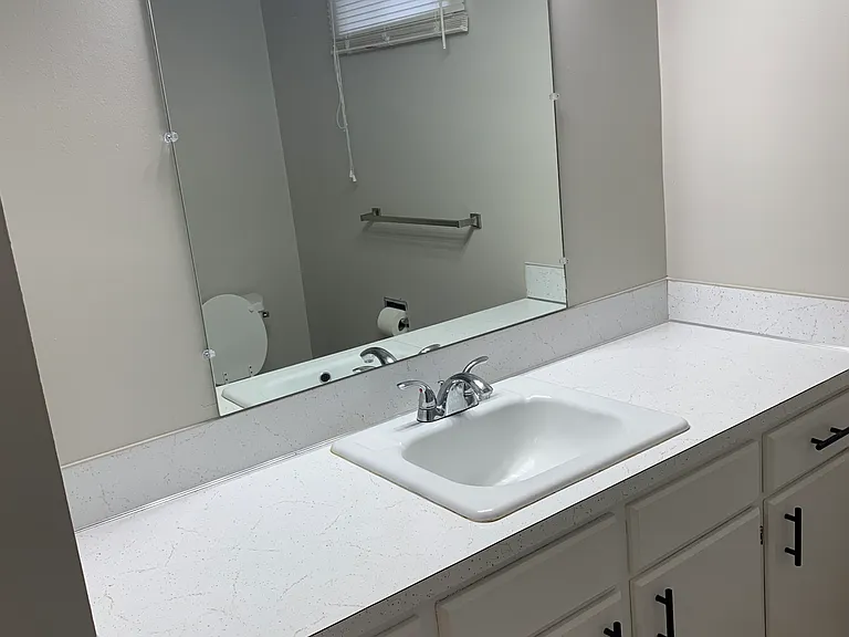 210 N 4th St #3 — Photo 8