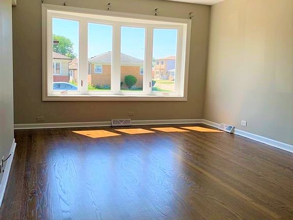 5th image of 7652 W Ainslie St