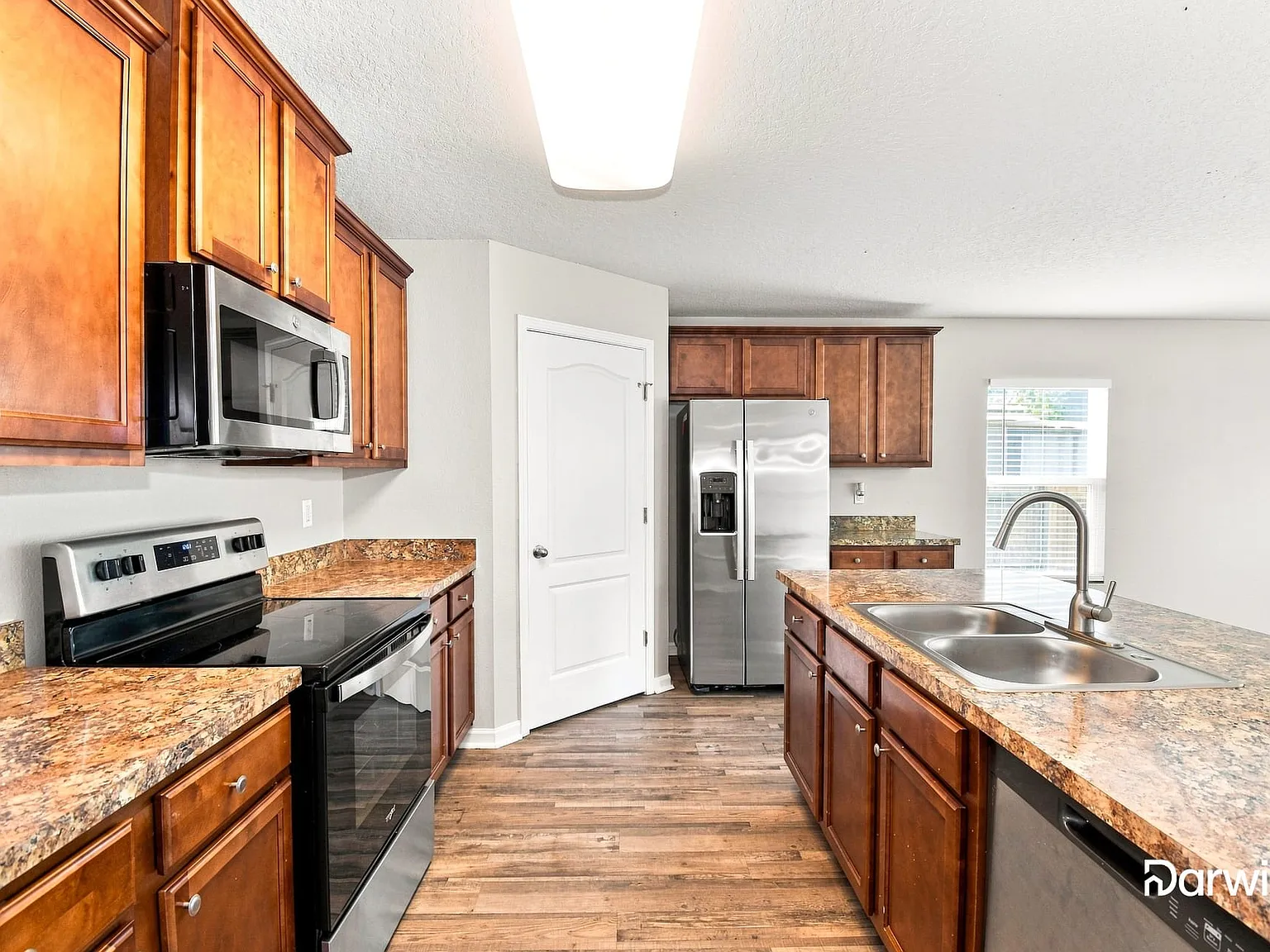 4 bed, 2.0 bath, 1861 sqft, $2,015 — Photo 3