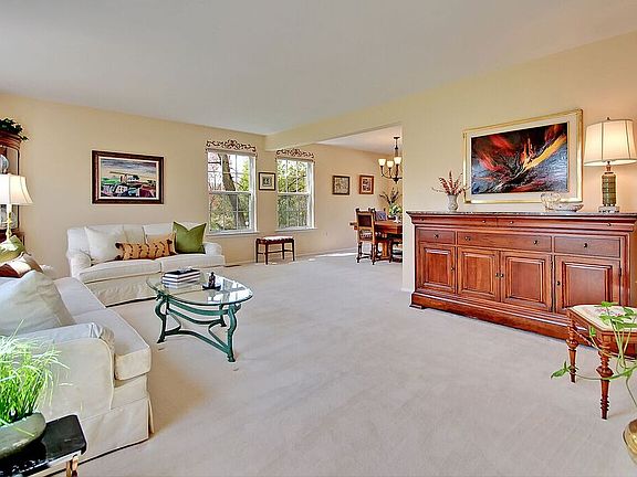 Spacious & Bright Living Rm