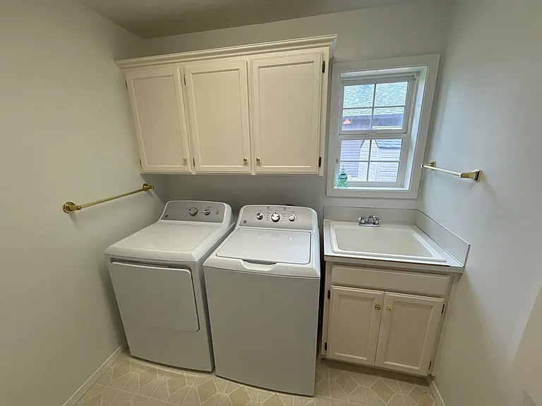 191 McLaughlin Dr — Photo 35