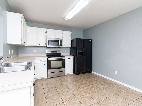 5th image of 3808 Sunflower Dr