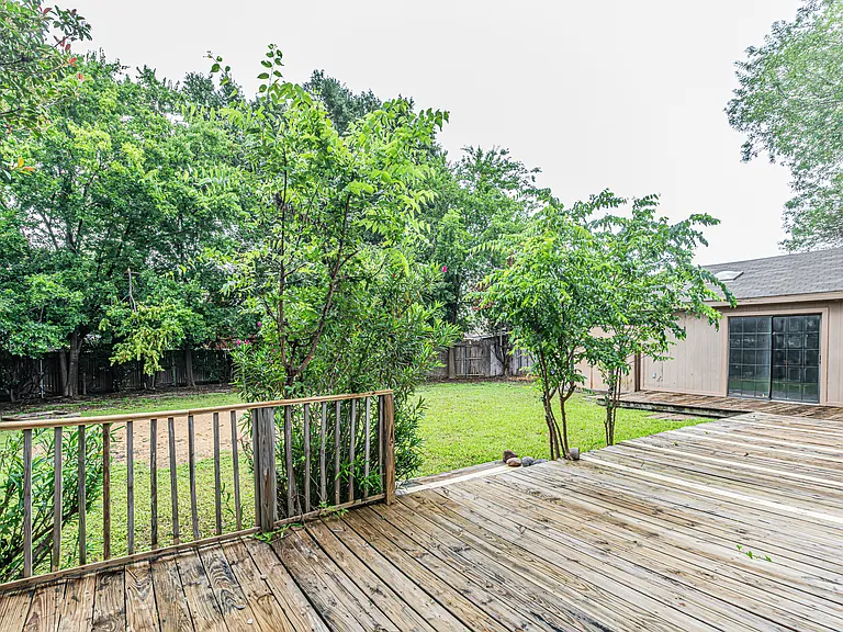 5203 Sutton Ct — Photo 39